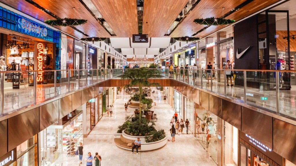 Trying-Out-Different-Restaurants-And-Shopping_06